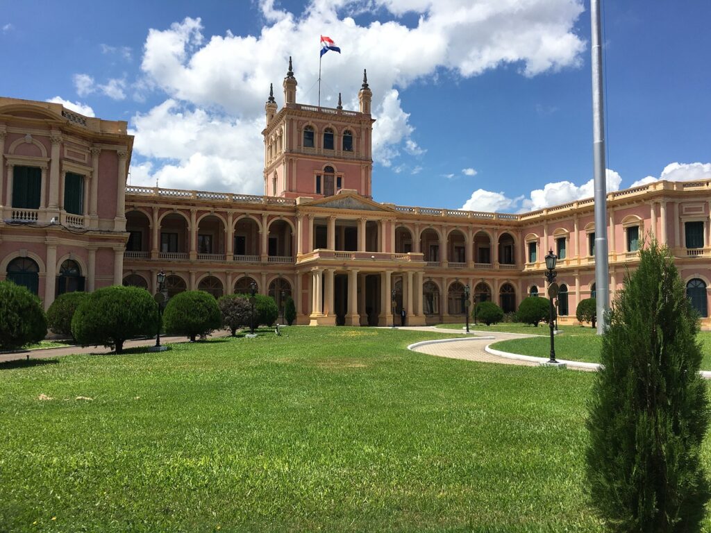 Lennot Paraguayihin 725 euroa