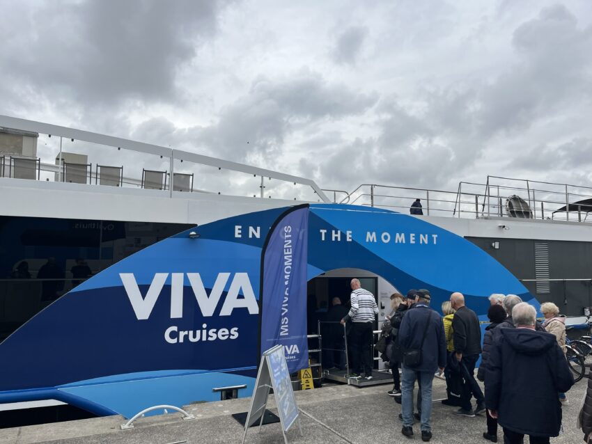 Viva Cruises Viva Moments -laiva satamassa Düsseldorfissa
