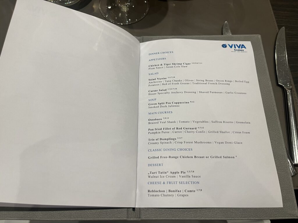 Matkabongaukset Viva Moments -laivan pääravintolan illallinen ja päivittäin vaihtuva menu