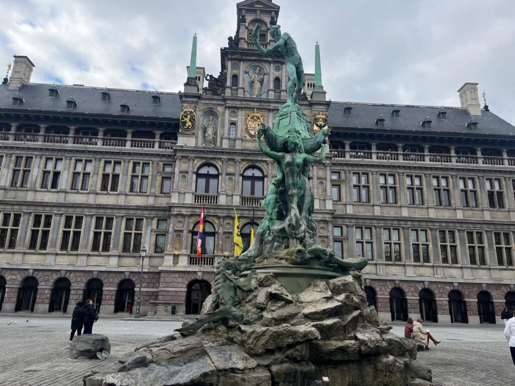 Viva Cruises Antwerpen satama - helppo pääsy keskustaan jokiristeilyllä