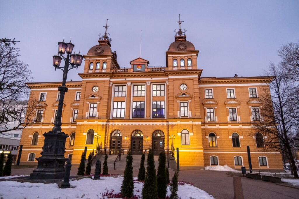 Oulun kaupungintalo, opastettujen kierrosten kohde Oulussa Oulu2026-kulttuurivuonna